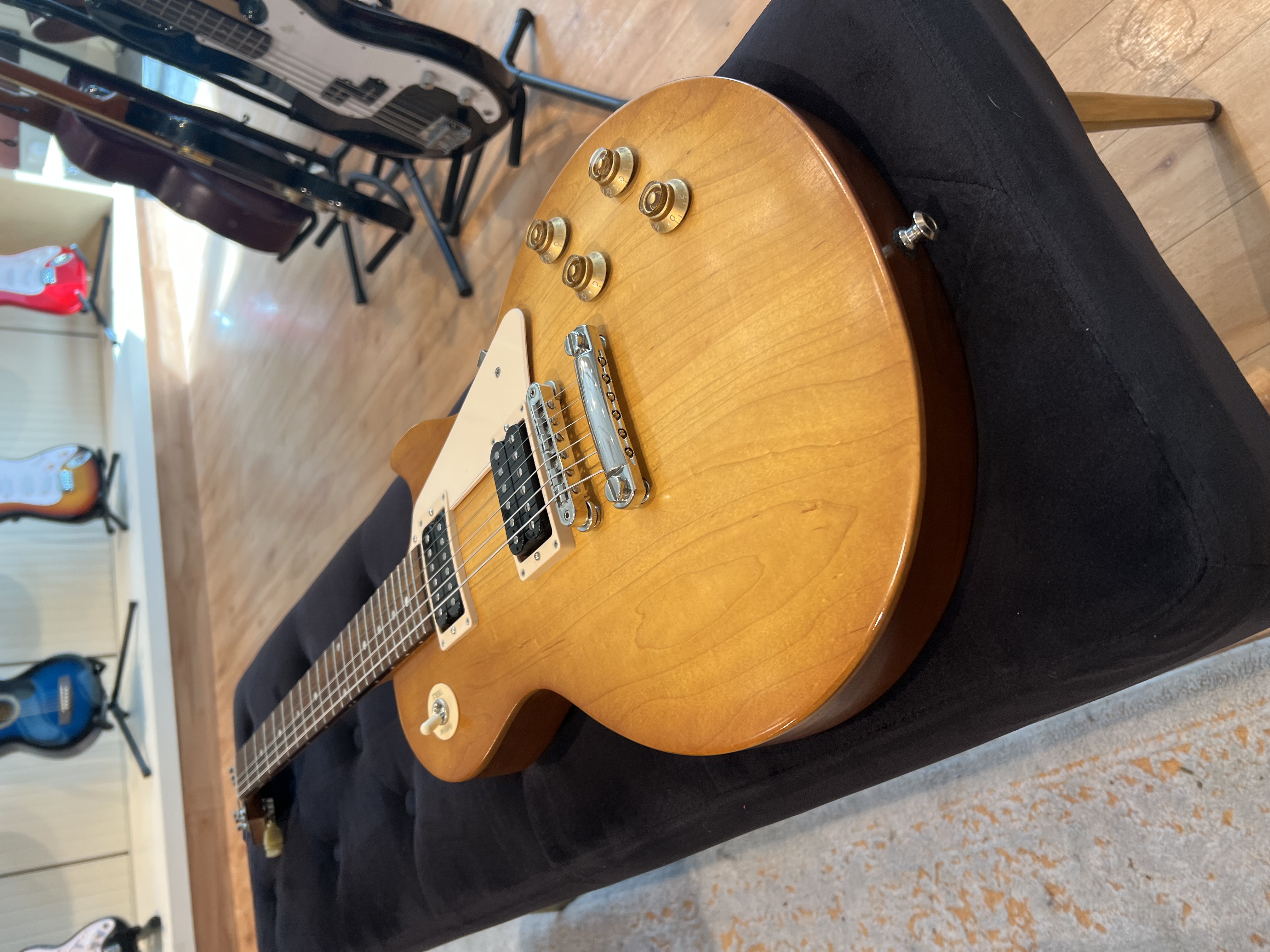Gibson Les Paul Deluxe Mint 2019 view 2