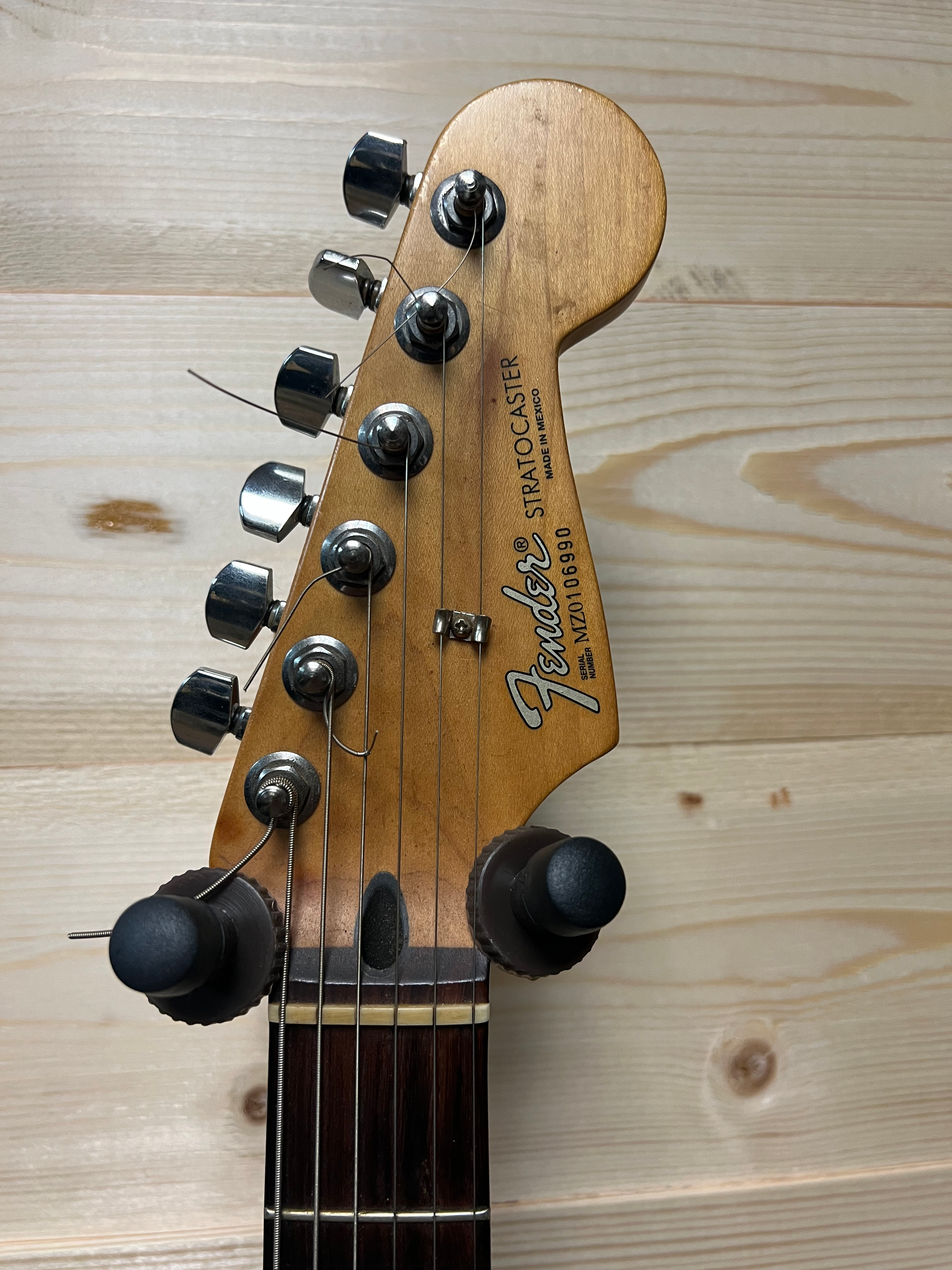 Fender Stratocaster MX Black 2001 BUDDY GUY SIGNED view 5