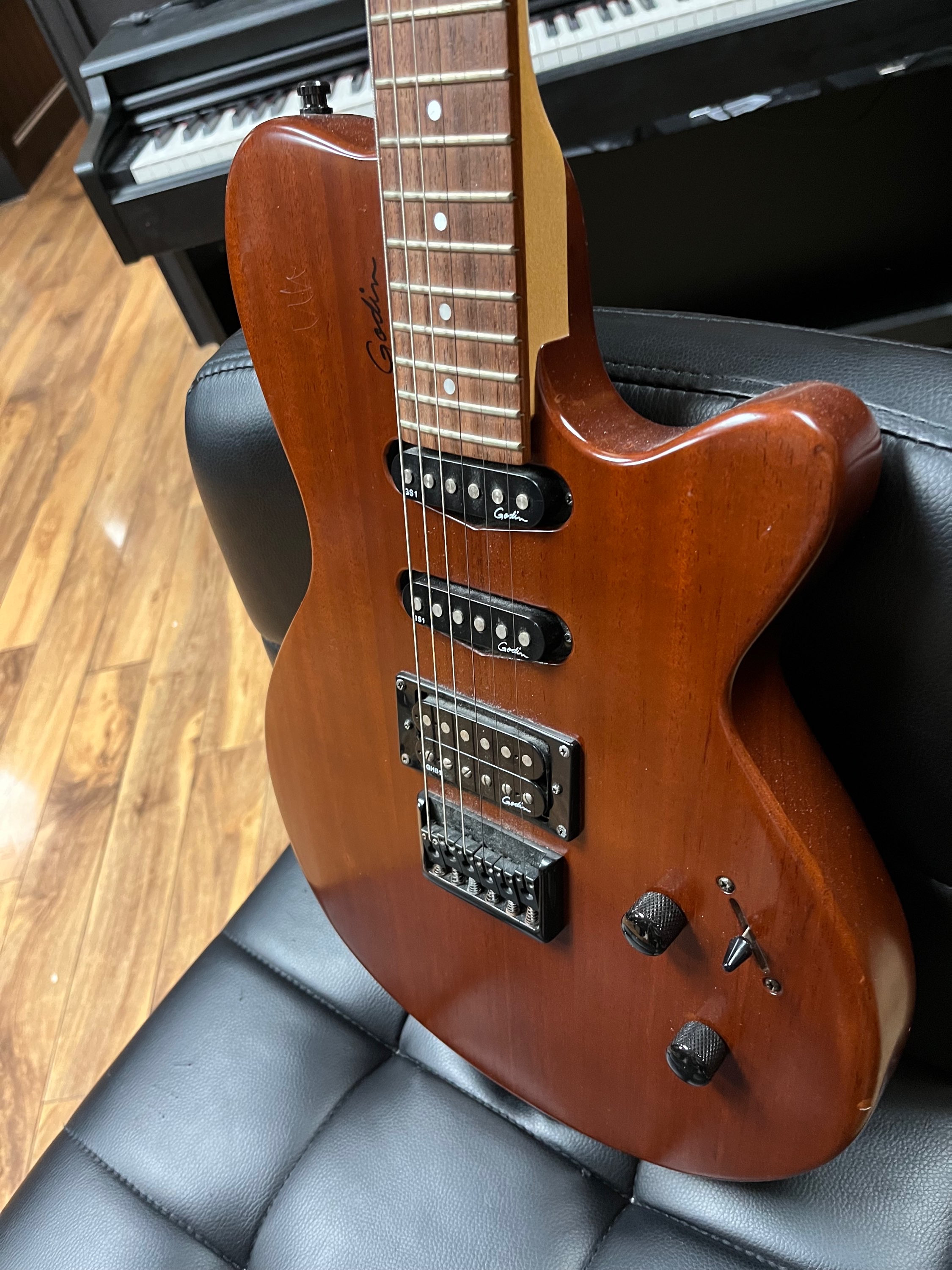 Godin Exit 22-S Electric Guitar view 3