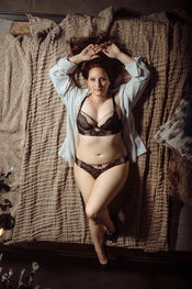 Boudoir photograph of a woman from above in a bed