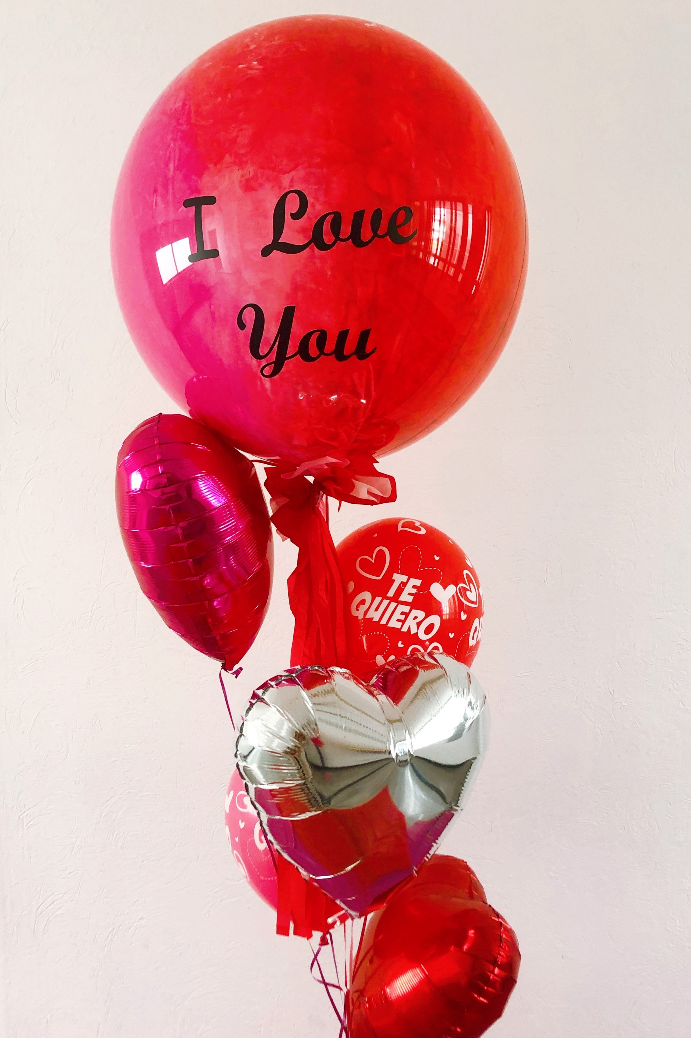 Burbuja pintada love con corazones