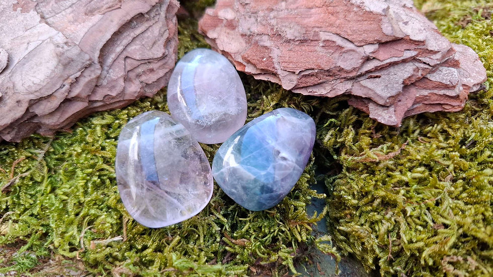 Eleganz und Stärke Dein Regenbogenfluorit-Anhänger