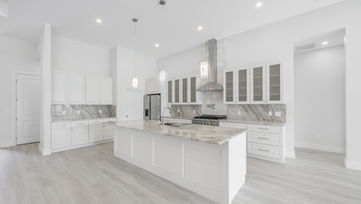 Open-concept luxury kitchen – Port St. Lucie real estate photography by Edwin Figueroa