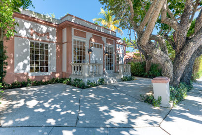 Real Estate Photographer image of home in West