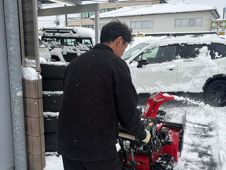 雪にも負けず営業中です！