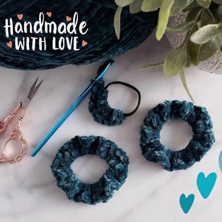 VELVET SCRUNCHIES