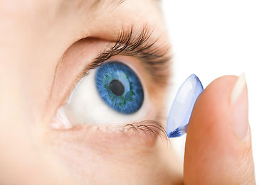 closeup-woman-eye-how-to-wear-contact-le