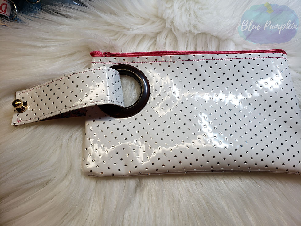 Thumbnail: 6x9 top zip ITH Zipper Bag Design with wristlet
