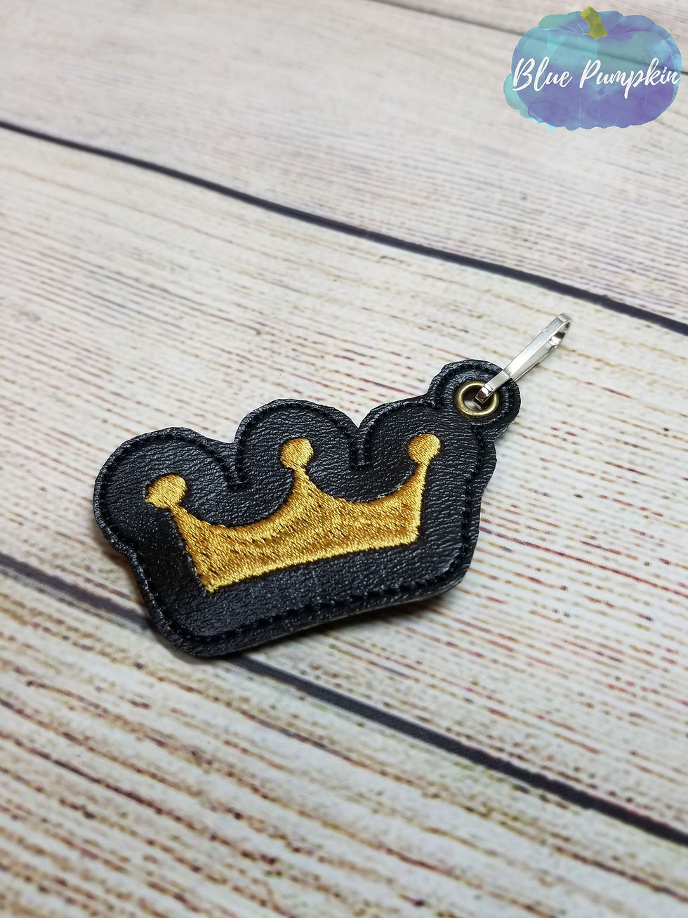 Crown Queen Bee ITH Zipper Pull