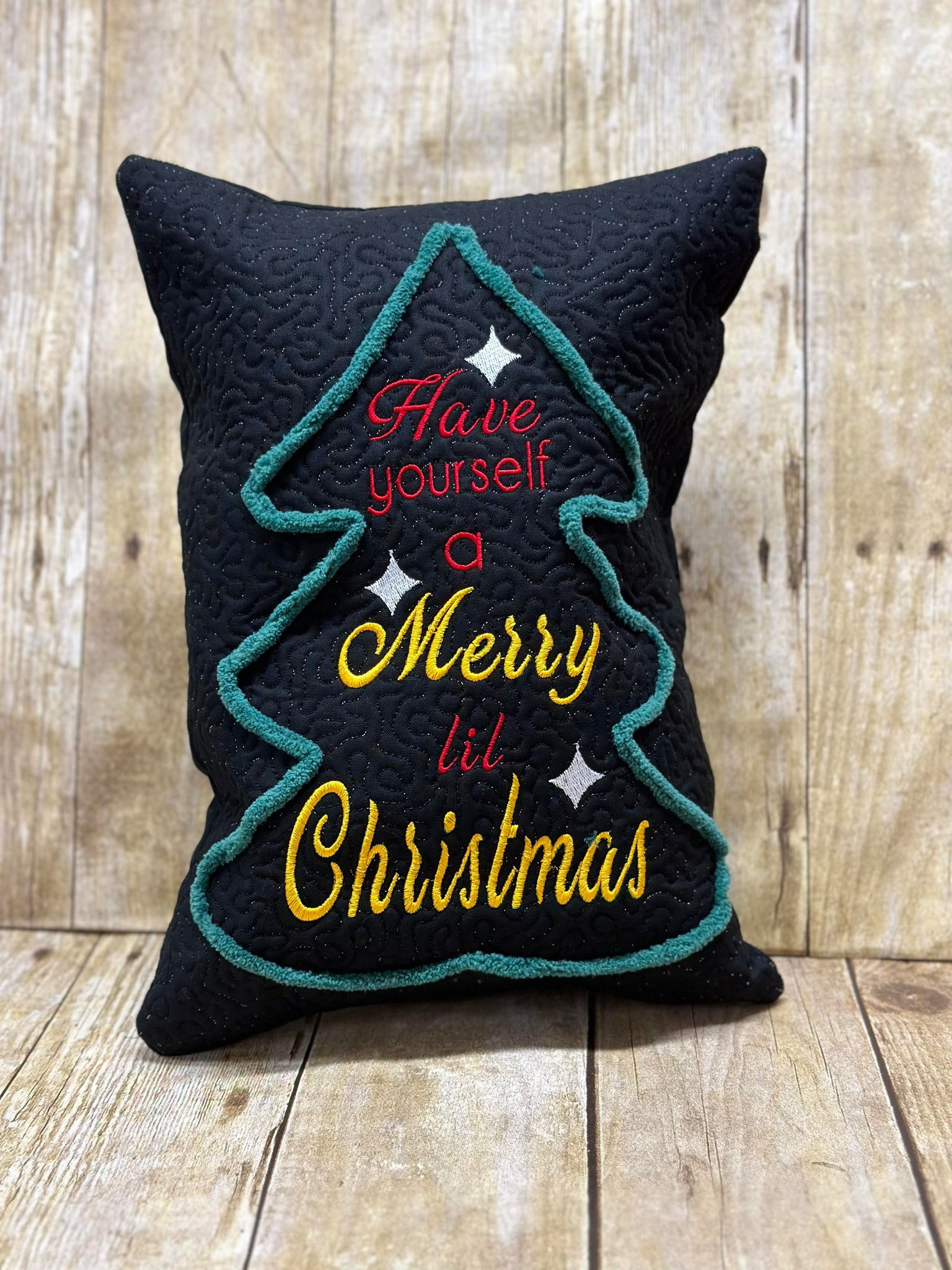 Have Yourself a Merry Pillow w Yarn