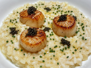 Champagne Risotto with Seared Scallops, Oscietra Caviar & Chives - Risotto allo Champagne con Capesante Scottate, Caviale Oscietra ed Erba Cipollina