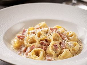 Tortellini alla Panna e Prosciutto (Italian Tortellini with Cream and Prosciutto)