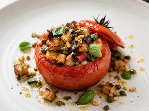 Pomodoro Ripieno di Panzanella Croccante e Basilico (Italian Stuffed Tomato with Crispy Panzanella)