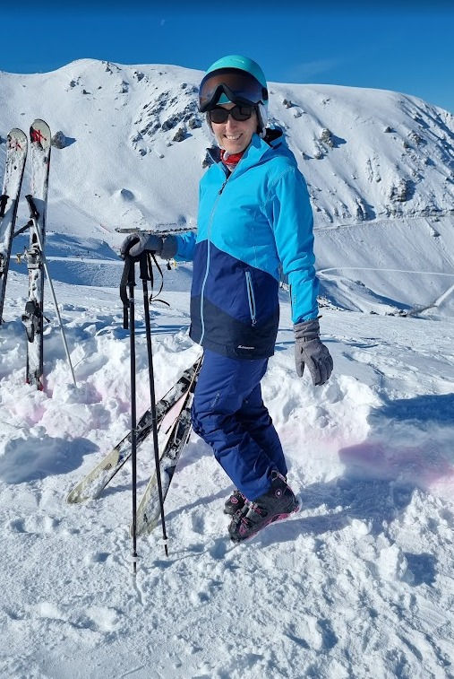 Cherice Baker InsulinIQ certified coach Foxy For Life New Zealand, on a ski field