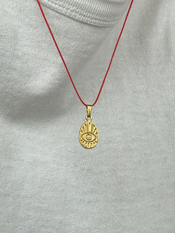 Küçük resim: Kırmızı İpli Göz Detaylı Kolye