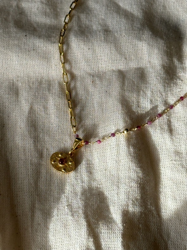 Yarım Turmalin Zincirli Charmlı Kolye | 925 Gümüş