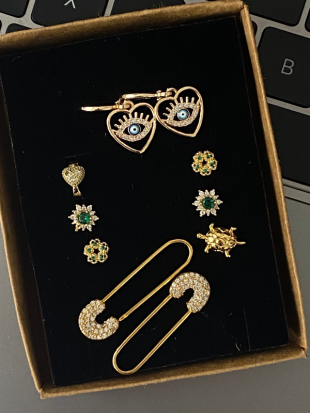 Küçük resim: Zirkon Taşlı Çengelli İğne Küpe