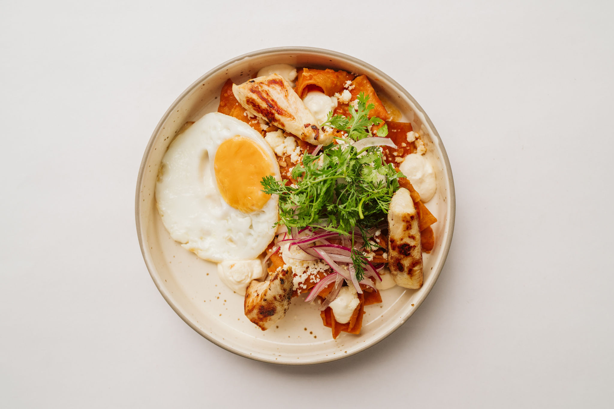 Chilaquiles con Huevo y Pollo