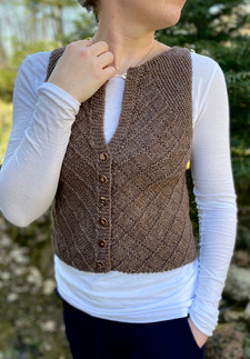 CARLA-Weste aus einer Masche entsteht ein nahtloses Strickmodell