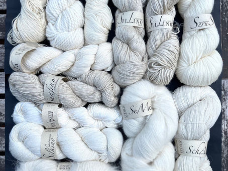Weiße Wolle: Warum weißes Strickgarn so unterschiedlich aussieht