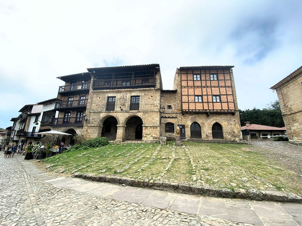 Casa del Águila y la Parra. Plaza de Ramón Pelayo