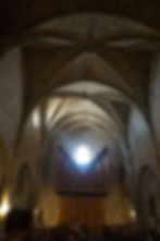 Pies de la iglesia y órgano