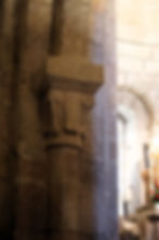 Detalle de uno de los capiteles de la iglesia