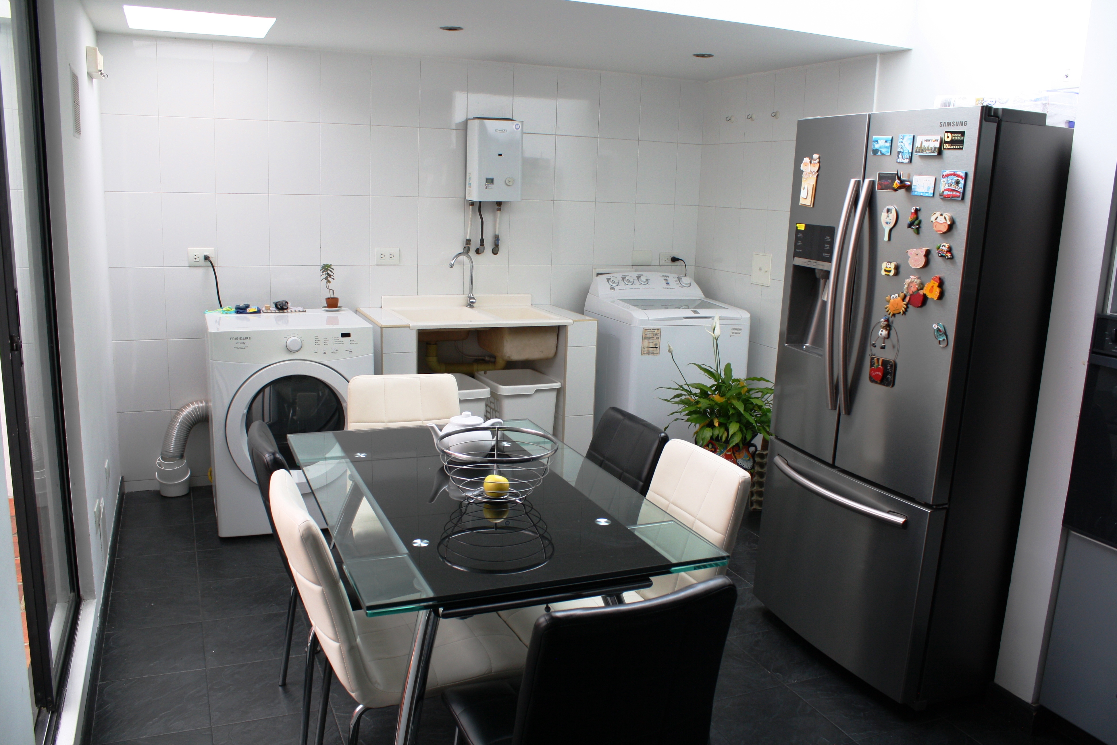 Cocina y Zona de Ropas Modificadas