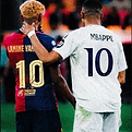 maillot-kylian-mbappe-real-madrid-numero-10-et-maillot-lamine-yamal-fc-barcelone-numero-10