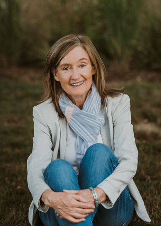 Annika headshots-8.jpg