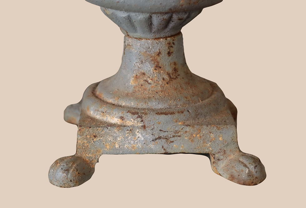 Miniatura: Vaso in ferro antico