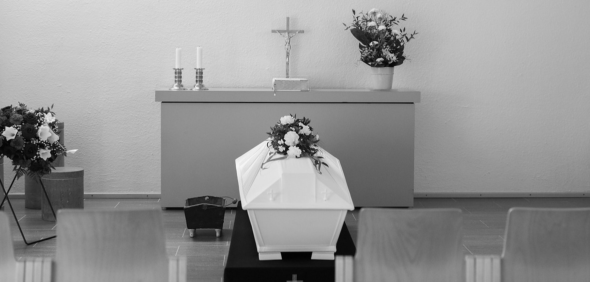 Hautajaiskuvauksessa hauta-arkku