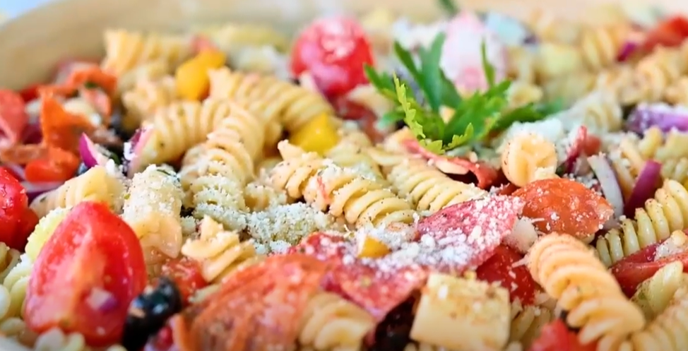de la salade de pâtes à l'italienne