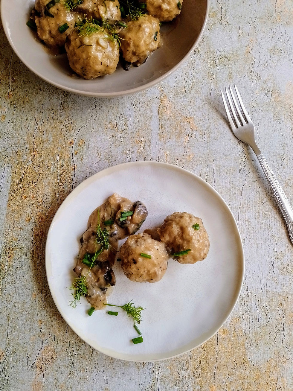 Pulpeciki w sosie serowym z pieczarkami.