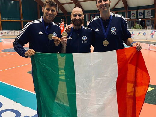 LO STORICO BRONZO DELLA NAZIONALE MASCHILE PALLAVOLO SORDI PORTA ANCHE IL SEGNO DI MACERATA