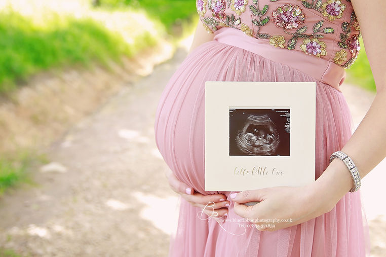 outdoor-pregnancy_photo_shoot-baby-scan-Rivington-chorley.jpg