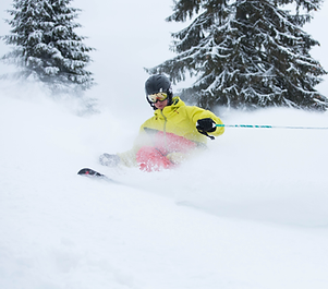 Junger Skifahrer