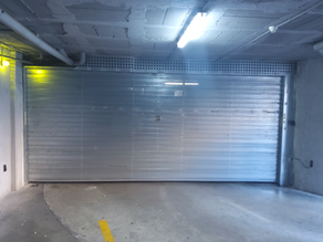 Nueva puerta basculante microperforada: seguridad, ventilación y durabilidad