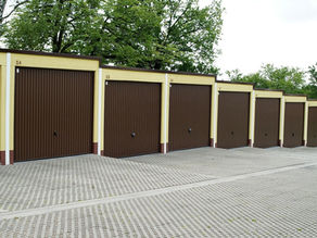 Cómo Funcionan los Paracaídas de Seguridad en Puertas de Garaje Basculantes