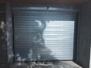 Nueva puerta cancela microperforada para maximizar altura y mejorar la seguridad del acceso