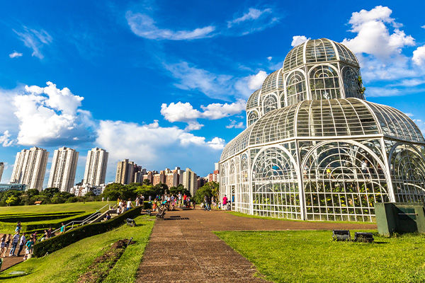 Vai se mudar para Curitiba? Conheça os bairros mais procurados para morar ou abrir um negócio