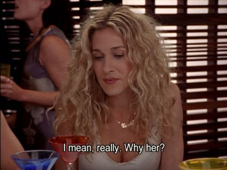 A rivalidade fashion entre Carrie e Natasha em “Sex and the City”