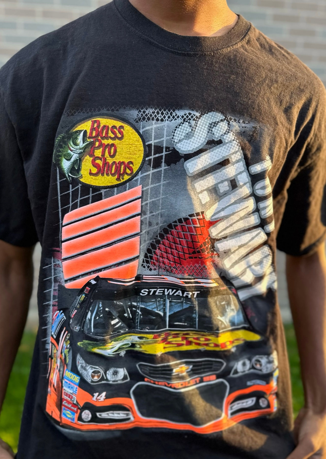 BLACK GRAPHIC TEE