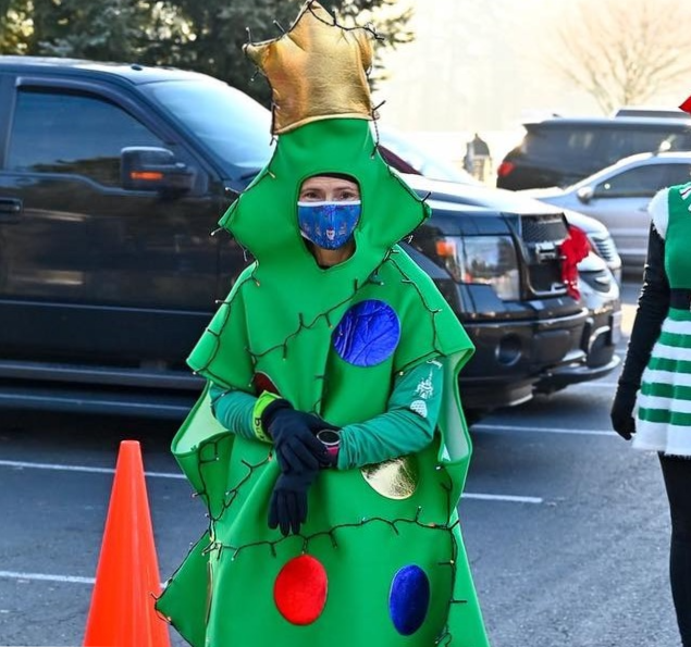 Runner wearing a Christmas tree costume