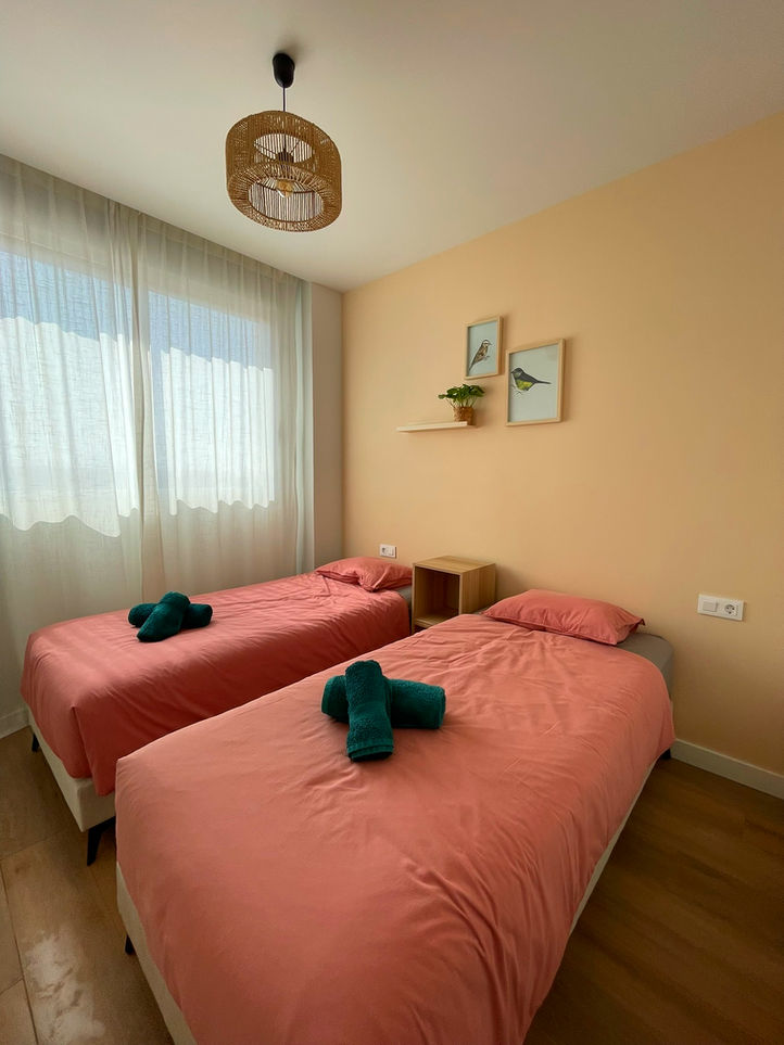 Ruime kamer met aparte badkamer