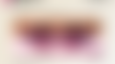 Lunettes de soleil violettes sur fond rose-orange dans un e-mail de Sunnies. Texte sur la durabilité des produits. Options Répondre/Transférer.