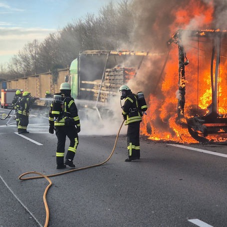 Brandeinsatz - Brennt LKW auf BAB2 (28.01.2025)