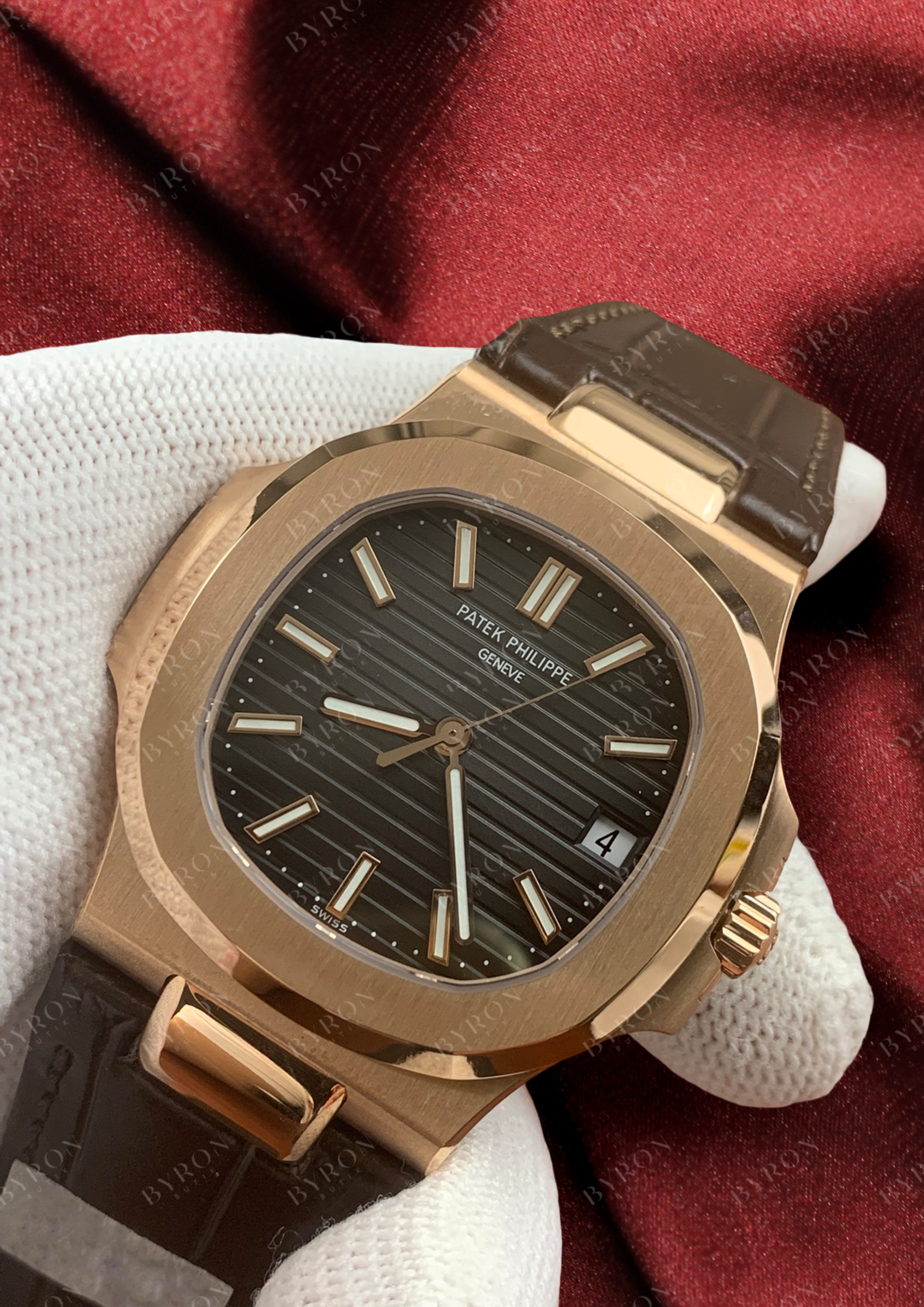 Patek Philippe Nautilus 5711/1R-001 — премиальная реплика люксовых часов, общий вид с шоколадным циферблатом