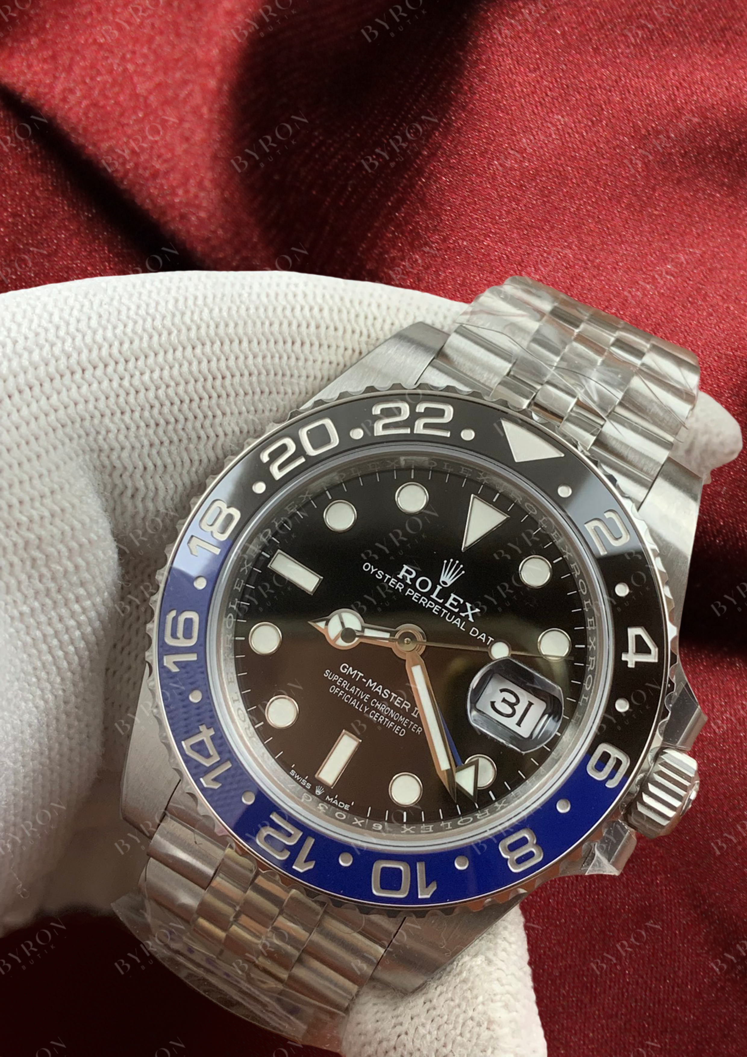 Rolex GMT-Master II 126710BLNR Batman — премиальная реплика часов, макросъемка сине-черного безеля и циферблата