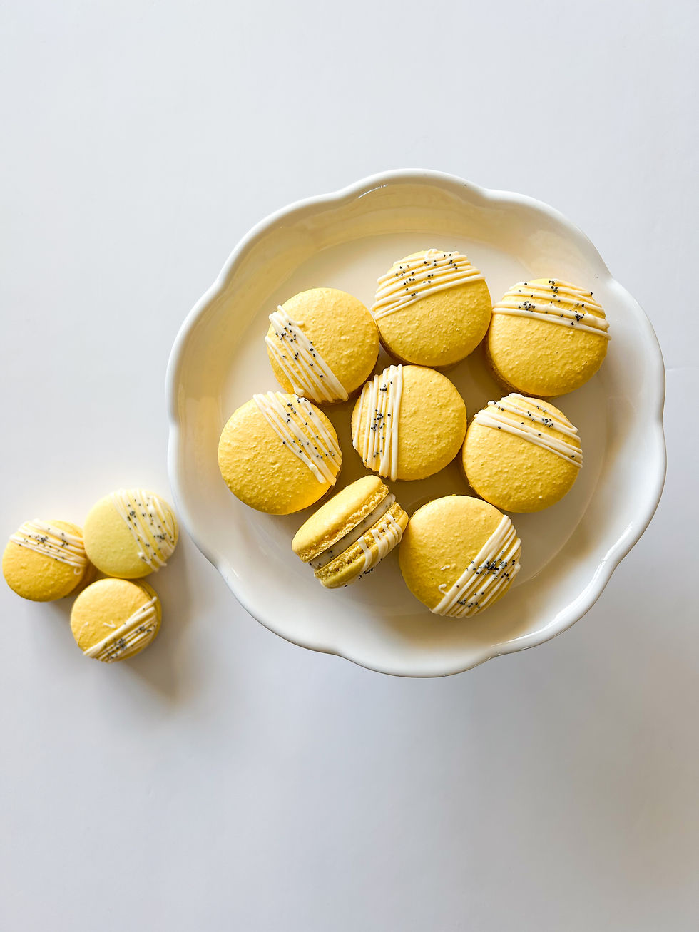 Thumbnail: Lemon Poppyseed Macaron